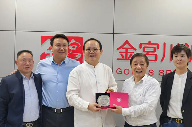 金宮，金宮雞精，金宮味精，金宮火鍋底料，金宮香腸臘肉調(diào)料，金宮小龍蝦調(diào)料，金宮魚(yú)調(diào)料，金宮調(diào)料定制，金宮調(diào)味品定制
